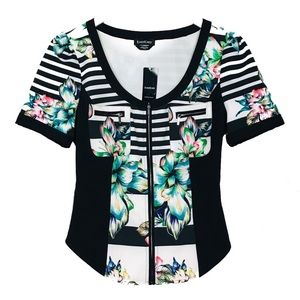 bebe Printed Patch Pocket Zip Thru Tropical Top